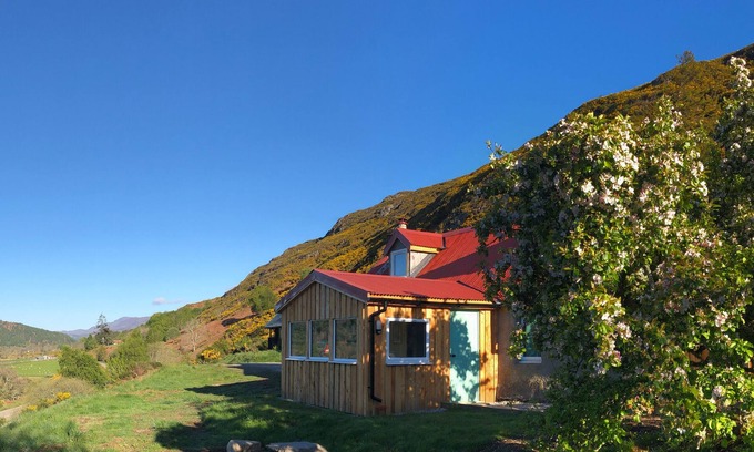 Glen Urquhart Cottage | NAN'S COTTAGE, family friendly, character holiday cottage in Beauly
