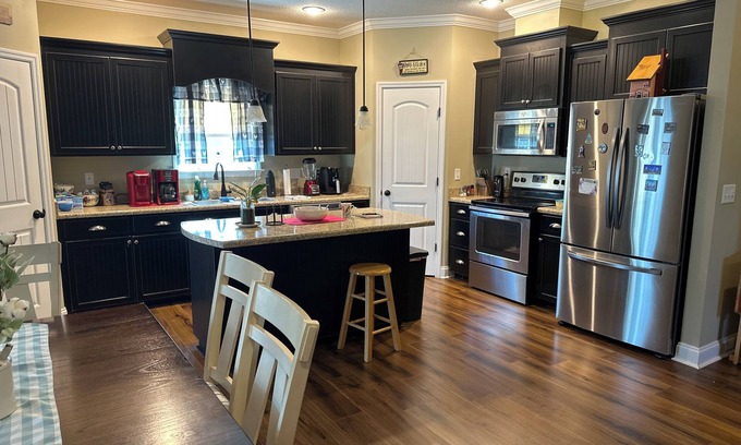 Valdosta House | Nana & PopPop’s Place nget away for Wild Adventures theme park