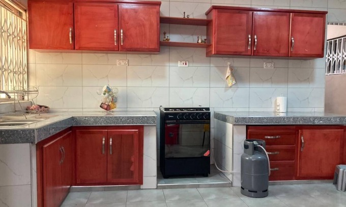 Ajumako House | Nana's charming 3-bedroom house with WiFi, AC in serene Besease. Near Kumasi