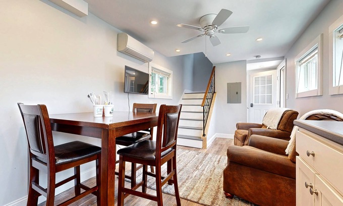 Ocean Park Apartment | Nana's Cottage by Bayley Vacation Rentals