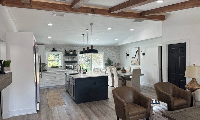 Port Orange House | Nana’s Beach Blessing - Steps to the beach! We give last minute discounts!