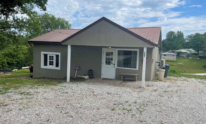 Houston Cottage | Nana’s Bunkhouse is a small little efficiency located in Houston, MO.