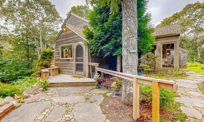 West Tisbury House | Nana’s Treehouse