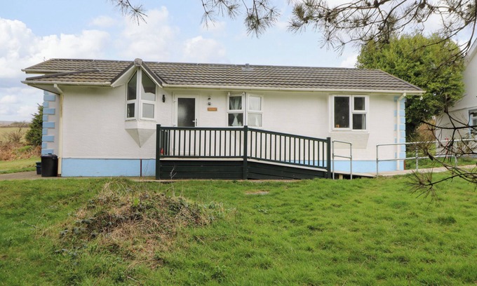 Llanfyrnach Cottage | NANNY JILL'S CABIN, pet friendly, with a garden in Crymych