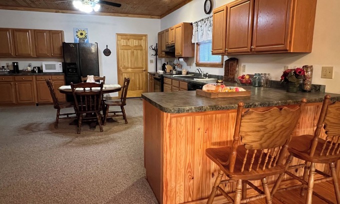 Jonesboro Bed & Breakfast | Nanny's Place -In Heart of Wine Trail/Hiking.