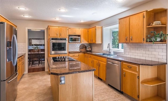 Regional District of Nanaimo House | Nanoose Bay Hillside Retreat w view, ocean/forests access, hot-tub. April-Oct+