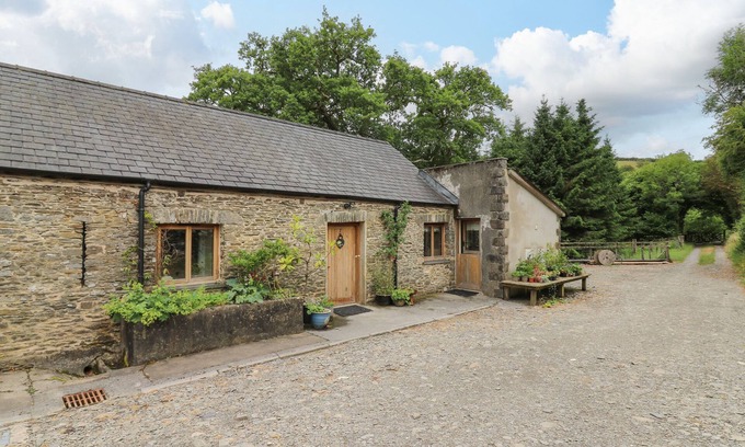 Llanwrda Cottage | NANT GLAS, family friendly, character holiday cottage in Lampeter
