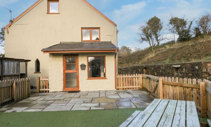 Mawr House | Nant Moel Isaf Farm