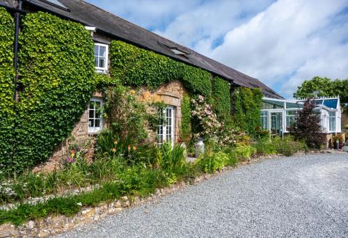 Llangefni Hotel | Nant Yr Odyn Country Hotel & Restaurant Ltd