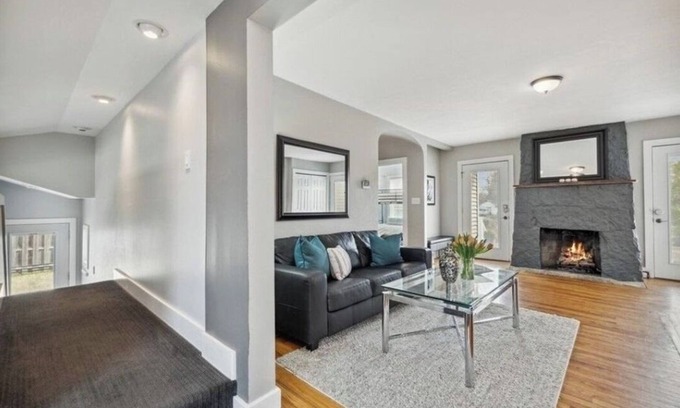 Three Oaks House | NANTUCKET OASIS!nCharming 4-bedroom house in Three Oaks with AC and WiFi