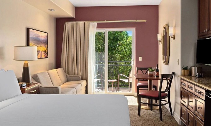Napa Resort | Napa 1-Bedroom suite at vineyard w/wine tasting, pools, fitness, lots amenities