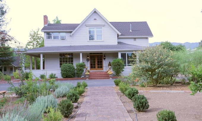 St. Helena Bed & Breakfast | Napa Farmhouse Inn
