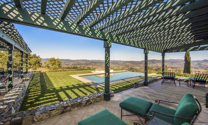 St. Helena House | Napa Valley View