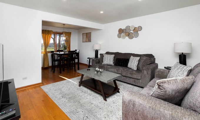 Fox Valley House | Naperville Rental- Knoll Dr