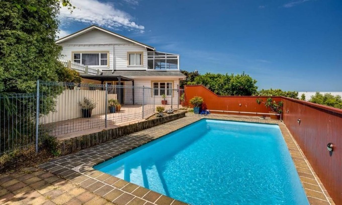 Hospital Hill House | Napier Hilltop Stays - views & outdoor pool!