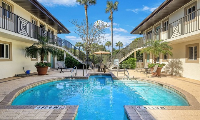 Old Naples Condo | Naples Escape in the heart of 5th Avenue