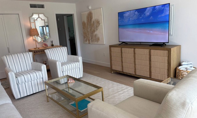 Park Shore Condo | Naples - Park Shore 2 Bedroom Condo - 1 minute from private Park Shore beach