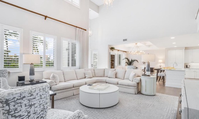Redevelopment Area Apartment | Naples Square Paradise