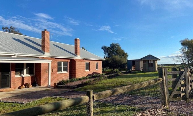 Wallinduc Other | Naringal Station - Shearer's Quarters Farmstay - Huge Farmhouse for 18 people!