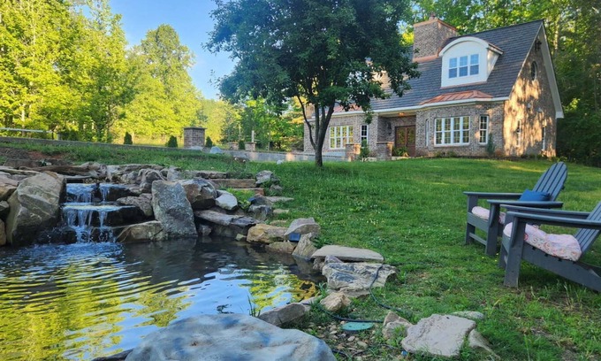 Stokes House | Narnia House - Pickleball Court - CS Lewis Retreat