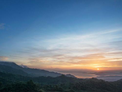 Laurel Bed & Breakfast | Narra Hill Tagaytay