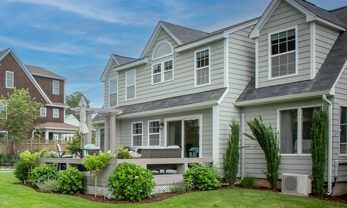 Narragansett Pier House | Narragansett Pier's Hadley Seaside Cottage