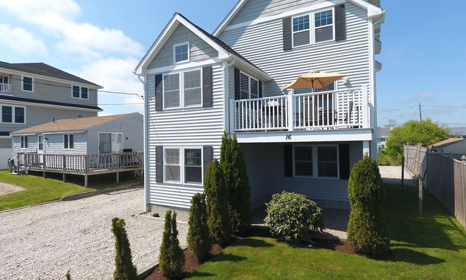 Point Judith House | Narragansett/Point Judith Summer Rental Beach House. Great Location! Sleeps 12