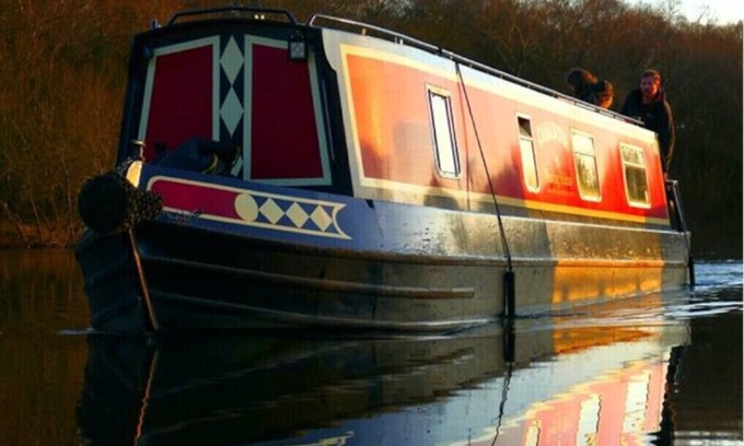 Middlewich Boat Rental | Narrowboat - Sleeps 4 - Lady Sophia