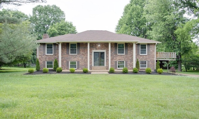 Green Hill House | Nashville Adjacent & Peaceful!