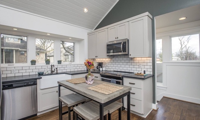 12 South House | Nashville's Best Historic Neighborhood! Walk to Food & Shopping!