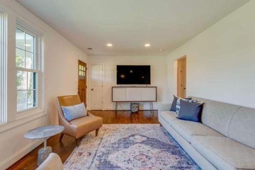 Madison House | Nashville's Music City House, Dolly Approved!