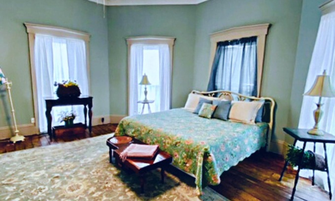 Nashville Apartment | Nashville Suite#2 Pet Friendly Steps away from Shops, Restaurants