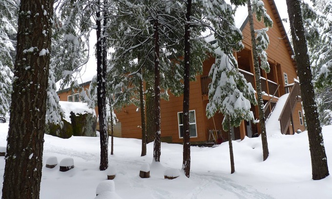 Granite Ridge House | Natal Granite Multi-family retreat, fast WiFi, AC, Shaver Lake forested area
