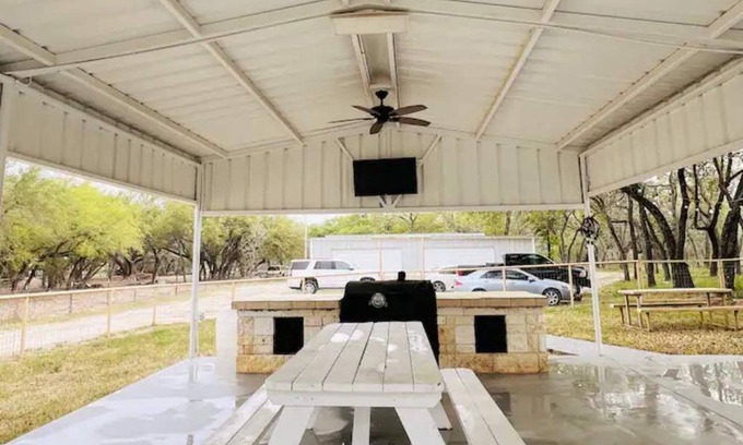 Medina County House | Natalia TX. Family Getaway!
