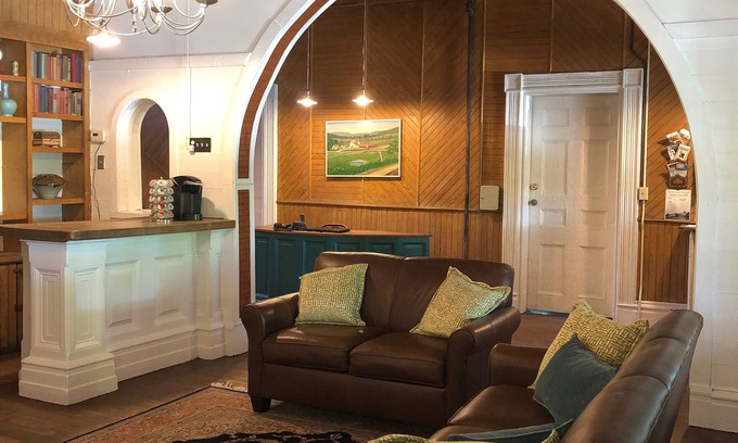 Lansing Bed & Breakfast | National Historic Landmark Inn 10 min from Ithaca & Cornell
