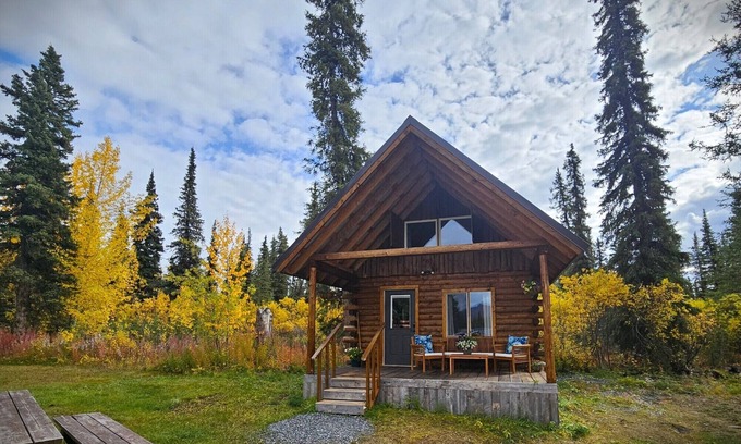 Slana Cabin | National Park Stay: Premium comfort in Alaska's wilds. Hiking, lakes, tranquility. Pets OK!