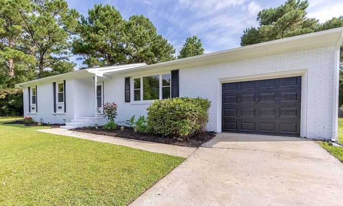 McCutcheon Field House | Native Nest: cozy 3-bedroom house in Jacksonville with WiFi, AC