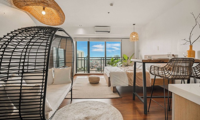 Downtown Apartment | Native Studio Hideaway at the heart of Poblacion, Makati