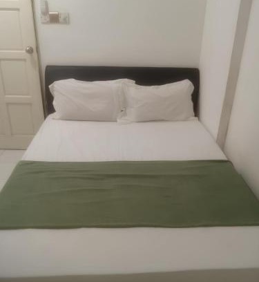 Iris Garden House | Natol Budget Homestay Rock Road
