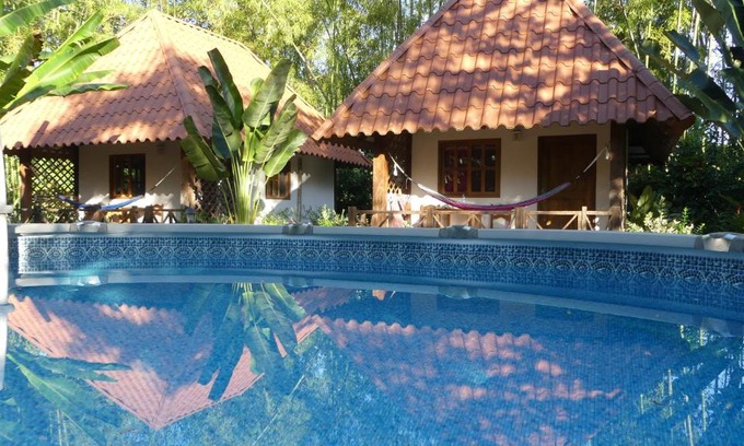 Las Lajas Bed & Breakfast | Naturalmente Boutique Bungalows y Cocina Mediterránea