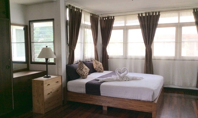 Khanna Yao House | Naturbliss Resort Village