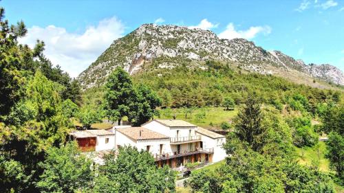 La Penne Apartment | Nature getaway in cottage, hiking, pool, climbing