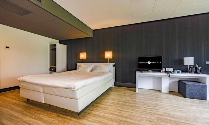 Uden Hotel | Nature Getaway Near Jettens Windmill + Free Parking Spot