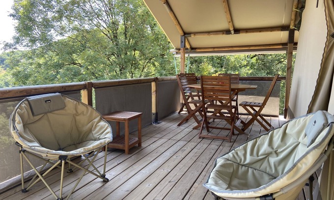 Bessuejouls Cottage | NATURE LODGE TENT WITH STUNNING VIEW