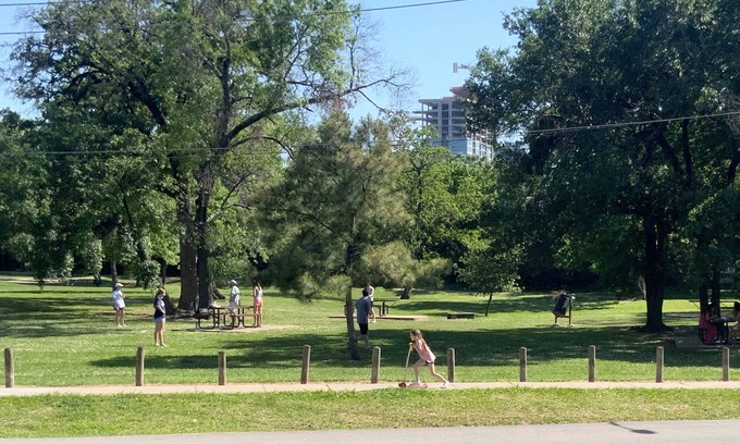 Montrose House | NATURE LOVER! Home Across from PARK Near Downtown