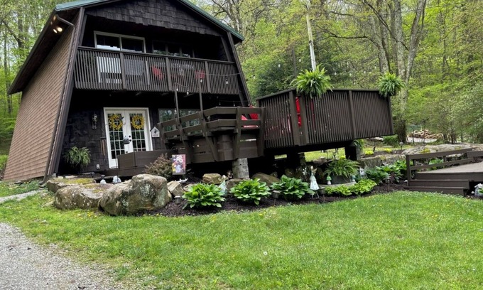 Rockwood Cabin | Nature Lover's Delight + Kitchen + Cozy Fireplace