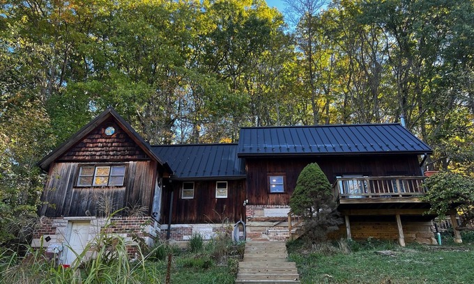 Athens Cabin | Nature Lover’s Cabin Retreat - private 24 acres w/trails and pond!