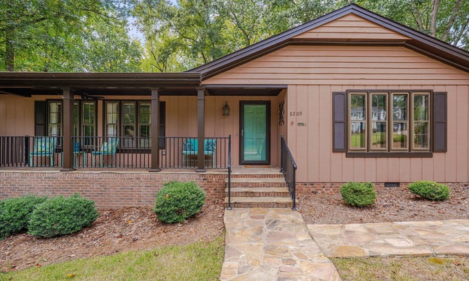 North Raleigh House | Nature Lovers Serene Get-A-Way RANCH home in North Raleigh