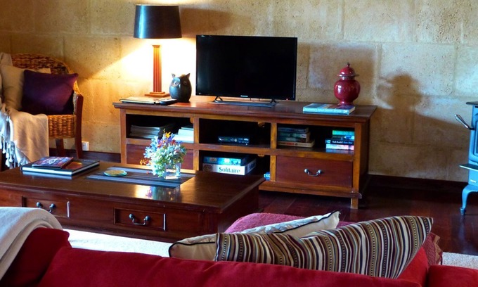 Pemberton Ski Chalet | Nature on your doorstep - Kangaroo Creek Chalets - birds kangaroos.relax!