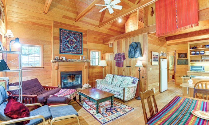 McKenzie Bridge Cabin | Nature-Packed McKenzie River Retreat w/Trails!